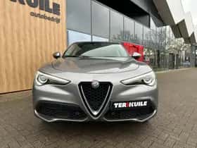 Alfa Romeo Stelvio (2017) thumbnail 7