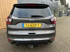 Ford Kuga (2018) thumbnail 4