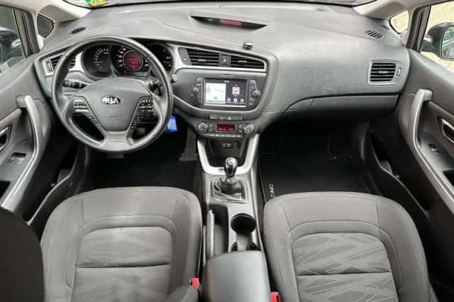 Kia Ceed (2018) thumbnail 11