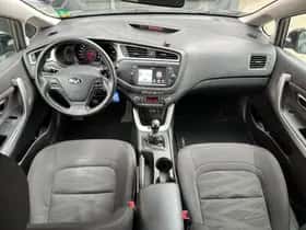 Kia Ceed (2018) thumbnail 11