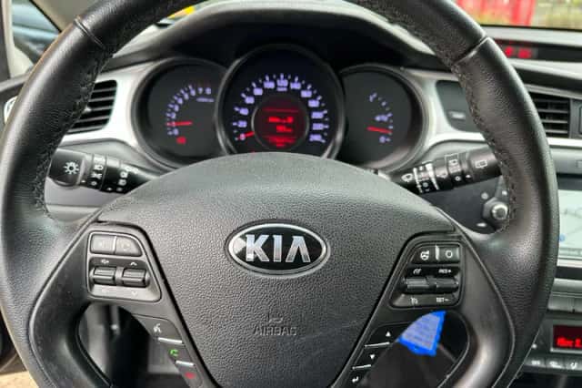 Kia Ceed (2018) thumbnail 13