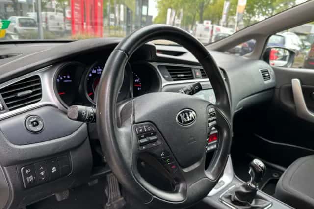 Kia Ceed (2018) thumbnail 10