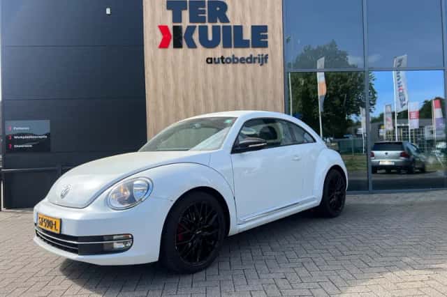 Volkswagen Beetle (2011) thumbnail 1