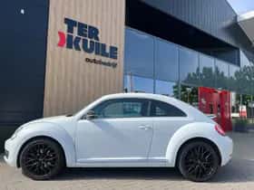 Volkswagen Beetle (2011) thumbnail 2