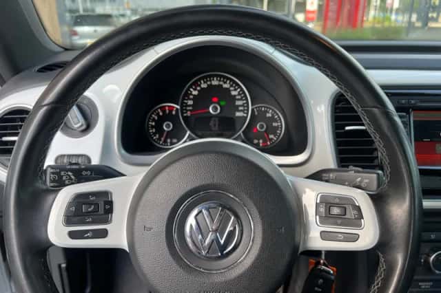 Volkswagen Beetle (2011) thumbnail 12
