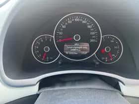 Volkswagen Beetle (2011) thumbnail 13