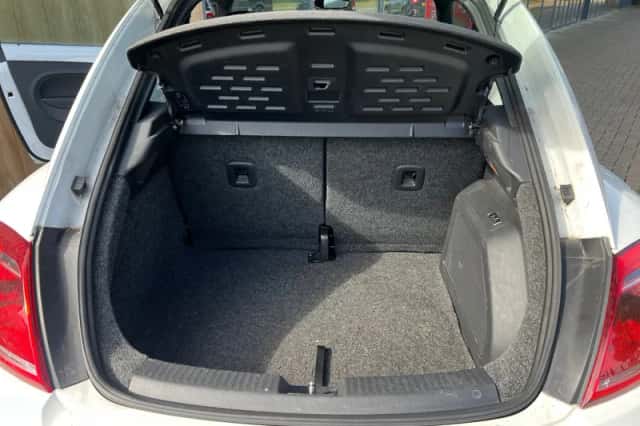 Volkswagen Beetle (2011) thumbnail 20