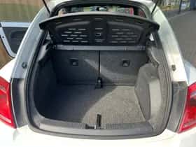 Volkswagen Beetle (2011) thumbnail 20