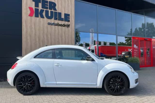 Volkswagen Beetle (2011) thumbnail 6