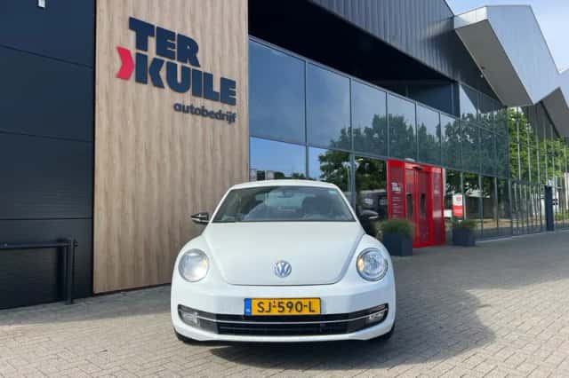 Volkswagen Beetle (2011) thumbnail 8