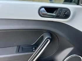 Volkswagen Beetle (2011) thumbnail 9