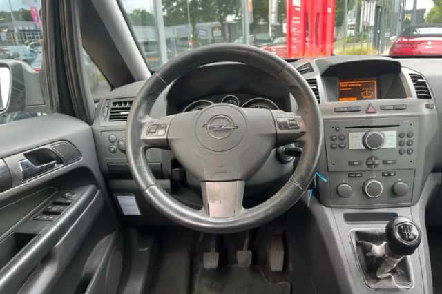 Opel Zafira (2005) thumbnail 11