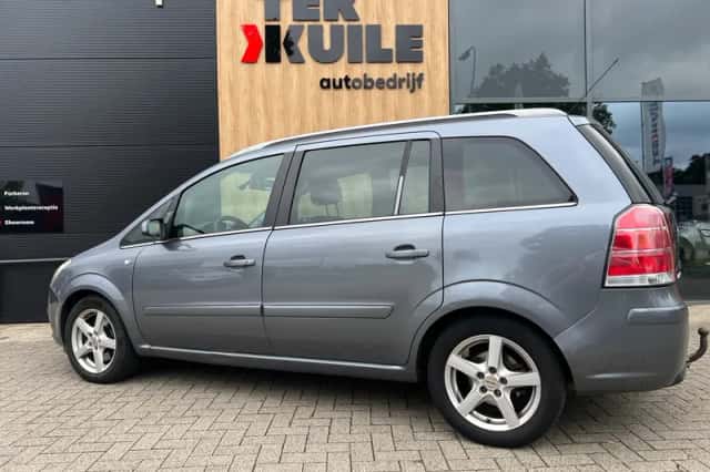Opel Zafira (2005) thumbnail 3