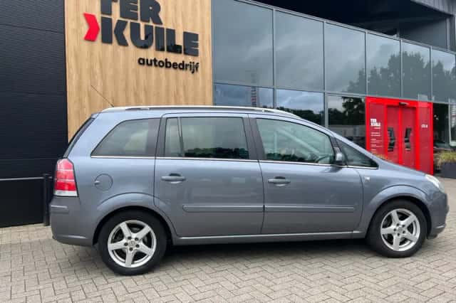 Opel Zafira (2005) thumbnail 6