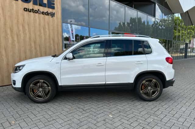 Volkswagen Tiguan (2013) thumbnail 2