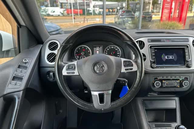 Volkswagen Tiguan (2013) thumbnail 12