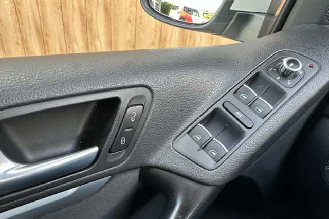 Volkswagen Tiguan (2013) thumbnail 9