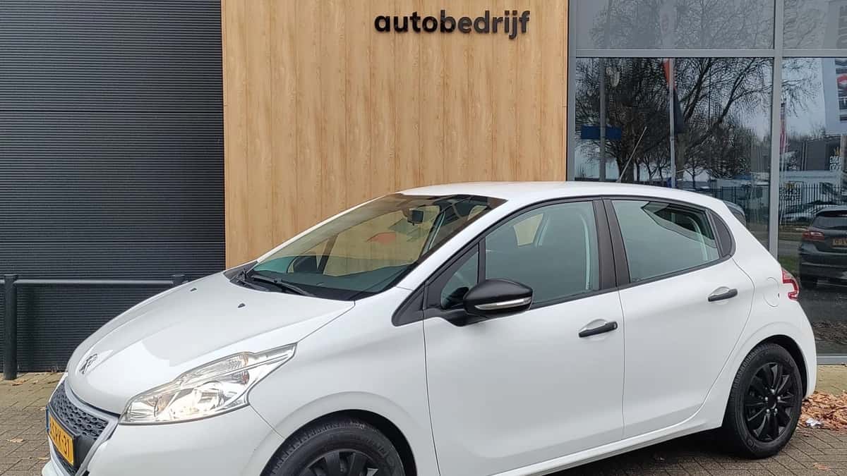 Peugeot 208 (2013) — foto 1