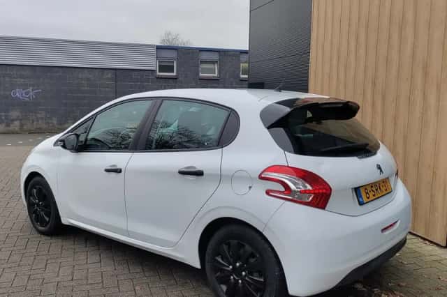 Peugeot 208 (2013) thumbnail 3