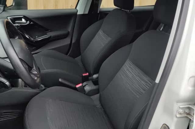 Peugeot 208 (2013) thumbnail 6