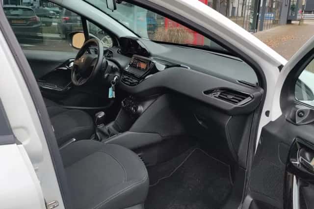 Peugeot 208 (2013) thumbnail 9