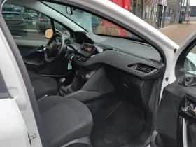 Peugeot 208 (2013) thumbnail 9