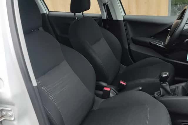 Peugeot 208 (2013) thumbnail 10