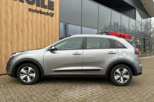 Kia Niro (2019) thumbnail 2