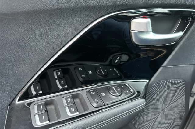 Kia Niro (2019) thumbnail 9