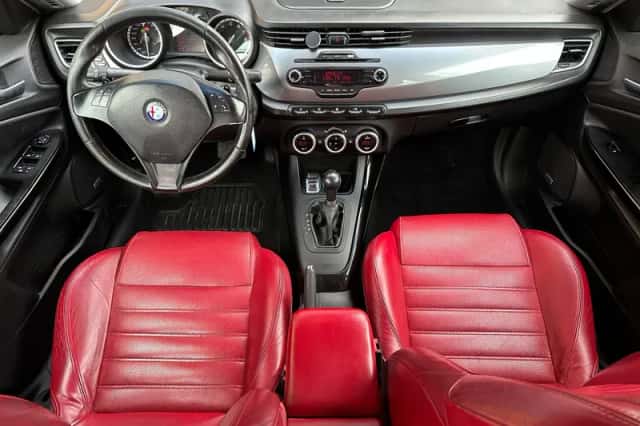 Alfa Romeo Giulietta (2012) thumbnail 11