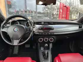 Alfa Romeo Giulietta (2012) thumbnail 12