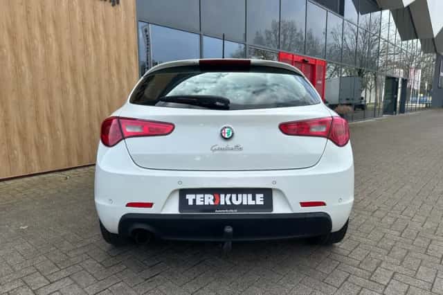 Alfa Romeo Giulietta (2012) thumbnail 4