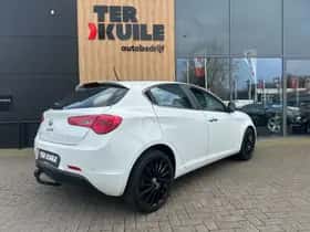 Alfa Romeo Giulietta (2012) thumbnail 5