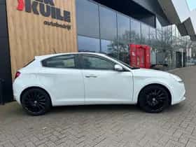 Alfa Romeo Giulietta (2012) thumbnail 6