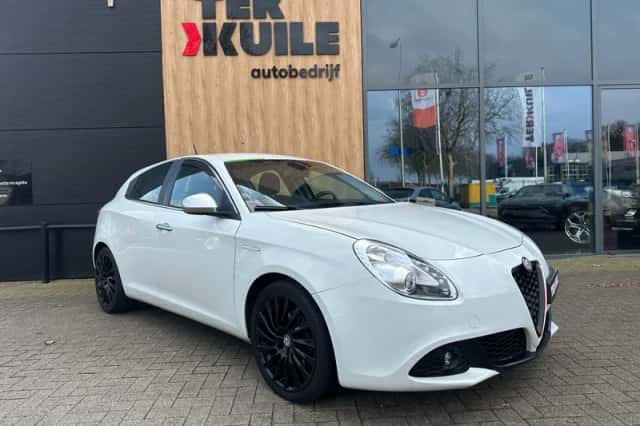 Alfa Romeo Giulietta (2012) thumbnail 7