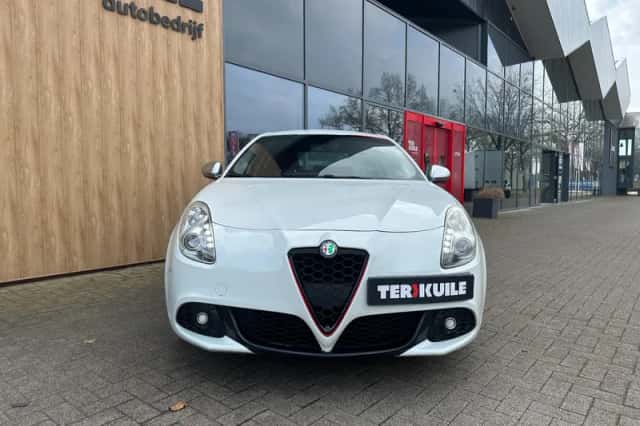 Alfa Romeo Giulietta (2012) thumbnail 8