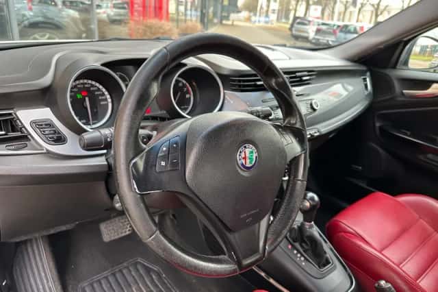 Alfa Romeo Giulietta (2012) thumbnail 10