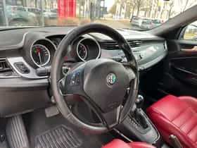 Alfa Romeo Giulietta (2012) thumbnail 10