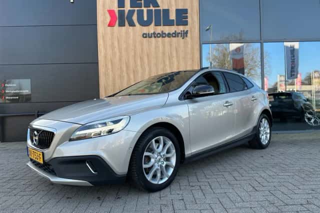 Volvo V40 (2019) thumbnail 1