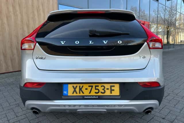 Volvo V40 (2019) thumbnail 4