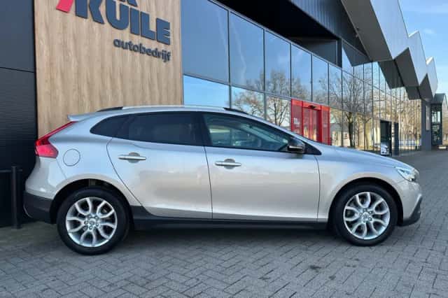 Volvo V40 (2019) thumbnail 6