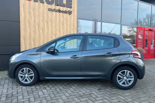 Peugeot 208 (2013) thumbnail 2