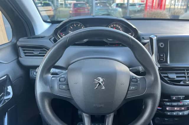Peugeot 208 (2013) thumbnail 11