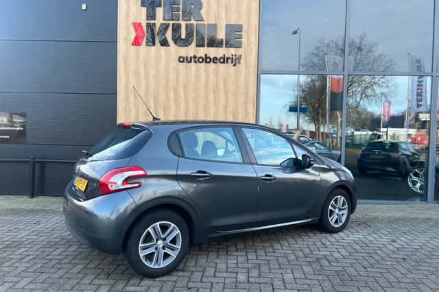 Peugeot 208 (2013) thumbnail 5