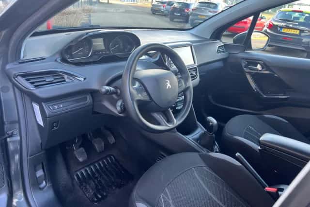 Peugeot 208 (2013) thumbnail 9