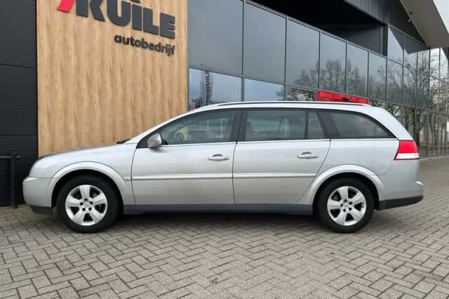 Opel Vectra (2004) thumbnail 2