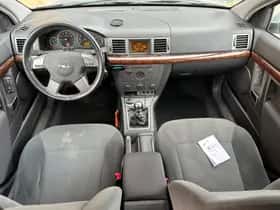 Opel Vectra (2004) thumbnail 11