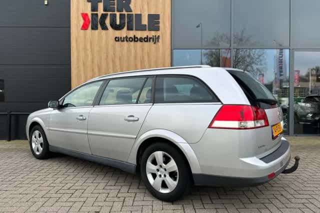 Opel Vectra (2004) thumbnail 3