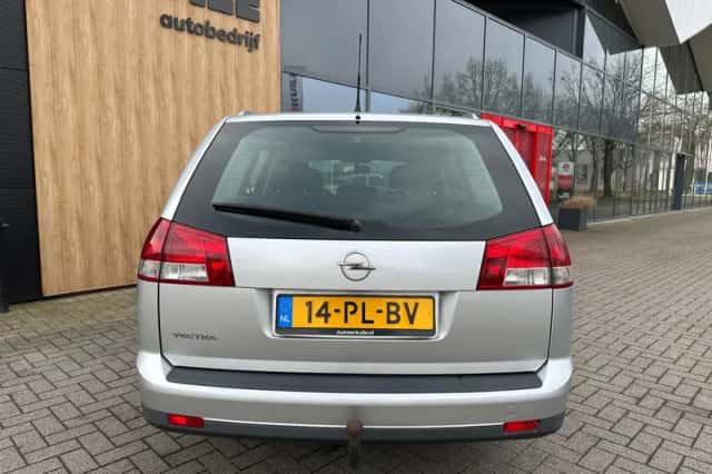 Opel Vectra (2004) thumbnail 4