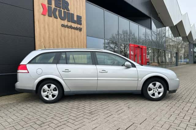 Opel Vectra (2004) thumbnail 6